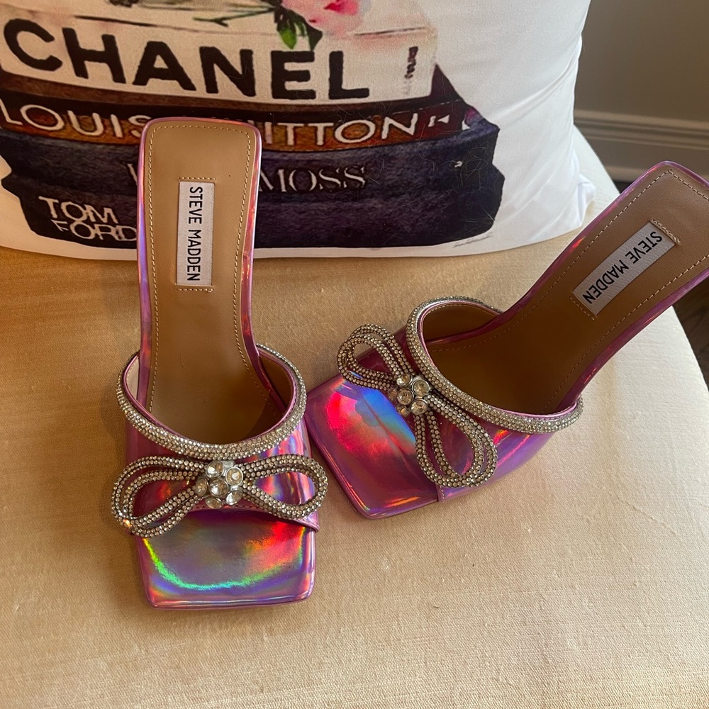 Steve Madden Holographic pink heels NWOT